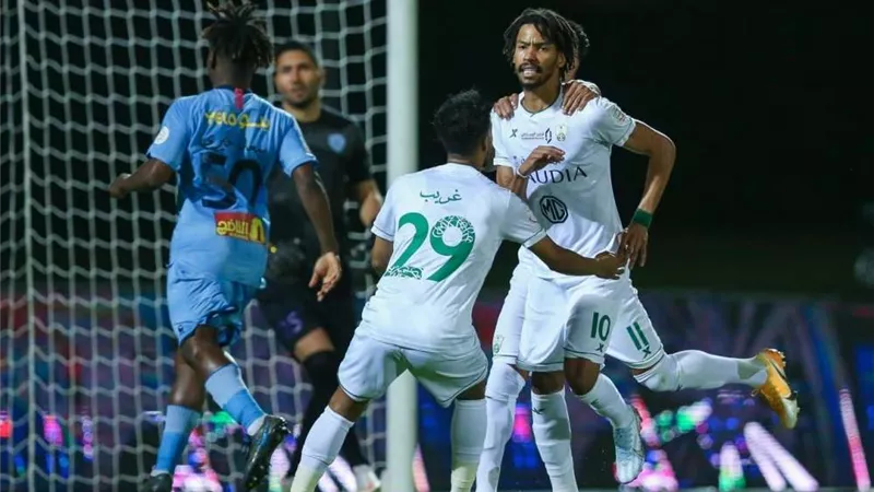 قمة مرتقبة بين الشباب والأهلي بالدوري السعودي.. الموعد والقنوات الناقلة
