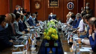 رئيس الوزراء يوجه بوضع خطة على مدار 5 سنوات لسد العجز فى أعداد المعلمين