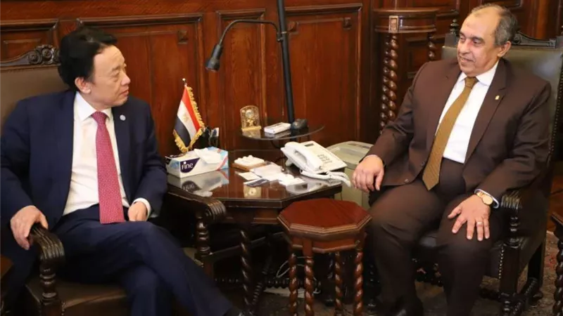 وزير الزراعة يبحث مع مدير الفاو تفعيل مبادرات القضاء على الفقر والجوع