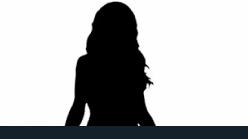مقززة.. فنانة شهيرة تستقبل العام الجديد بدون ملابس داخلية.. صور