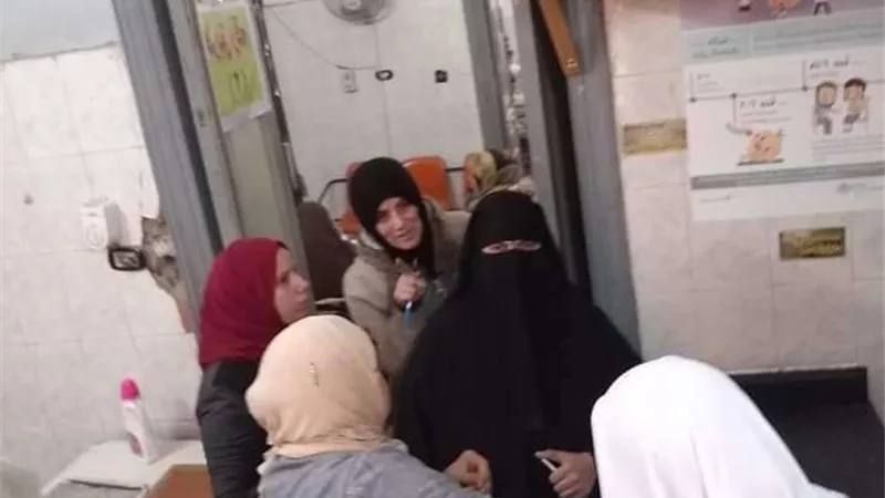 توافد المواطنين لتلقي تطعيم الإنفلونزا بالمنصورة