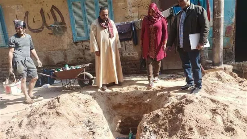 متابعة أعمال إحلال وتجديد خطوط مياه الشرب بمدينة قنا