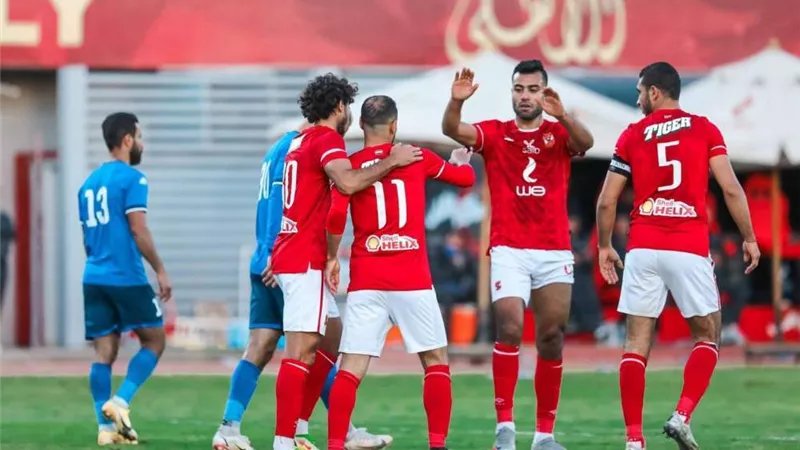 نجم الأهلي يعلن عن موعد اعتزاله كرة القدم