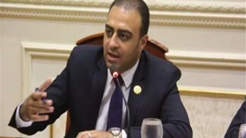 برلماني يطالب وزير النقل بصيانة طريق 