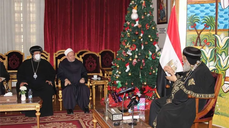 مفتي الجمهورية يزور البابا تواضروس لتهنئته بعيد الميلاد المجيد