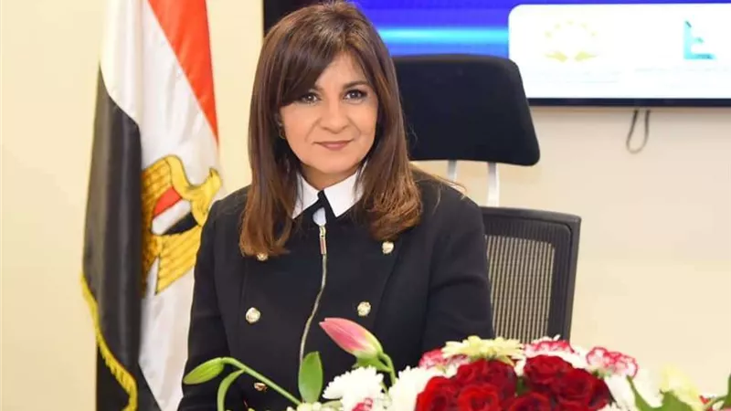 وزيرة الهجرة تتلقى تقريرًا بشأن أول تأمين على المصريين بالخارج