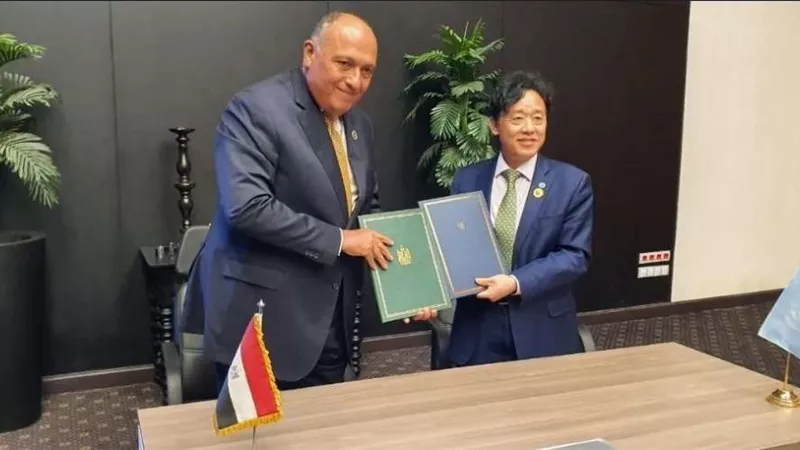 بالصور.. شكري يلتقي مدير عام الفاو ويوقع على خطاب نوايا بشأن التعاون لتعزيز تمكين المرأة والشباب