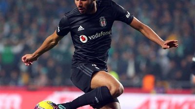 محمد النني خارج قائمة بشكتاش أمام إيرزينكان سبور بكأس تركيا