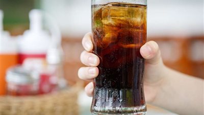كارثة وقع فيها الكثير.. المشروبات الغازية 