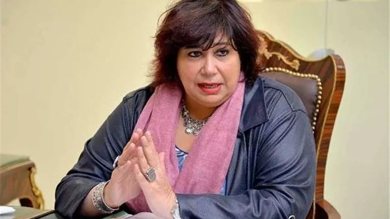 وصول وزيرة الثقافة عزاء أحمد الحجار