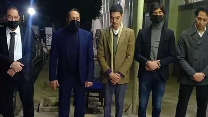 دموع وأحزان في عزاء الفنان الراحل أحمد الحجار