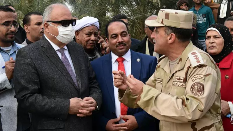 محافظ قنا يتفقد أعمال مشروع الصرف الصحي بقوص ضمن حياة كريمة
