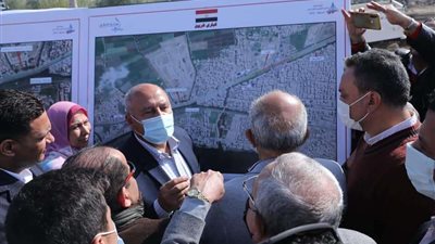 وزير النقل في جولة تفقدية لمتابعة معدلات تنفيذ عدد من مشروعات الطرق والكباري