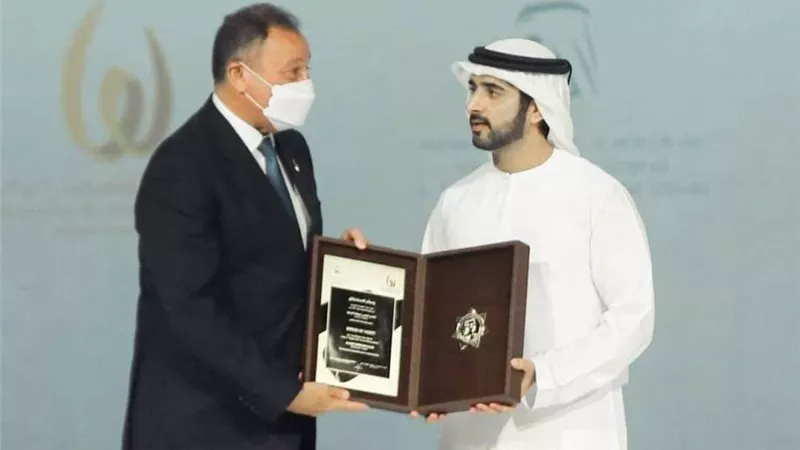 الخطيب يتسلم جائزه محمد بن راشد للإبداع الرياضي