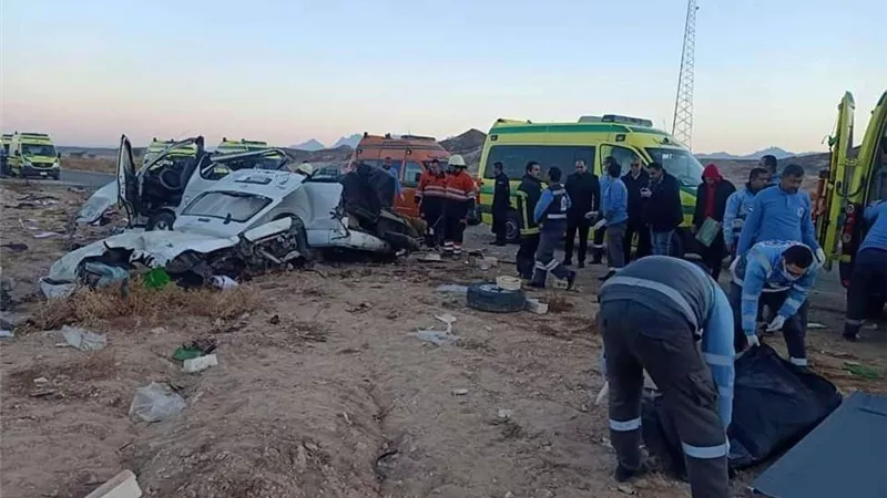 مصرع 5 أشخاص وإصابة 9 آخرين في حادث مروع بالفيوم.. تفاصيل