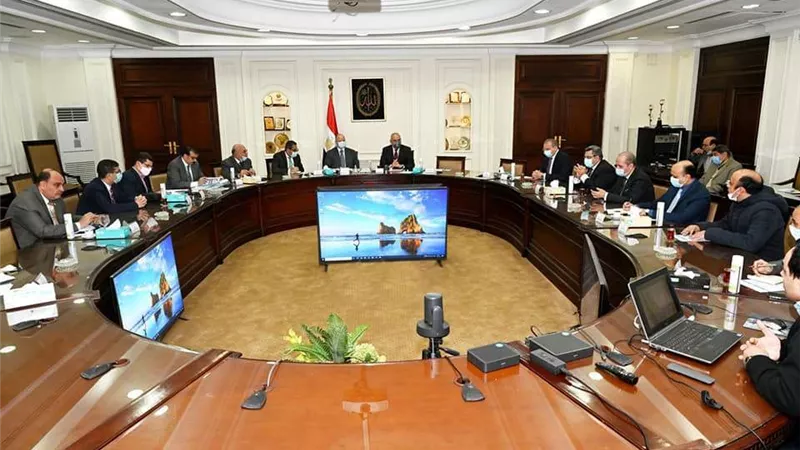 وزير الإسكان ومحافظ القاهرة يتفقدان مشروع تطوير منطقة مثلث ماسبيرو