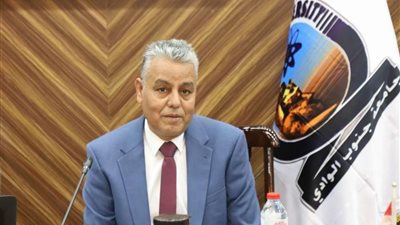رئيس جامعة جنوب الوادي يرد على منشور متداول بحبس 3 أطباء في مستشفى قنا الجامعي