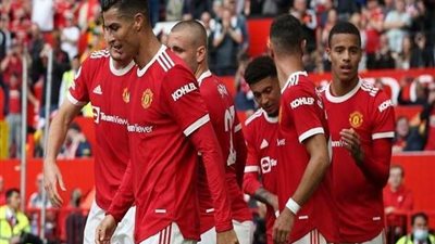 اليونايتد بالقوة الضاربة لمواجهة أستون فيلا وسط غياب 