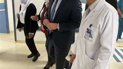 وزير التعليم العالي يستعرض تقريرًا حول الأنشطة الرياضية بالجامعات لعام 2021