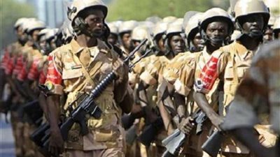بمرور عام على التظاهرات.. الجيش السوداني يطالب المواطنين بالابتعاد عن المواقع العسكرية
