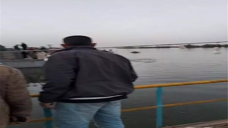 مصرع 8 أشخاص وإصابة أخرين بسبب سقوط سيارة ربع نقل من معدية المناشي بالجيزة.. صور