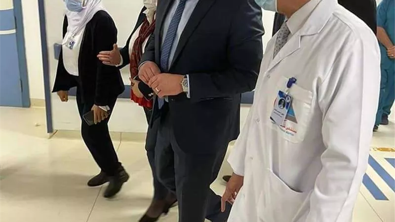 وزير التعليم العالي يستعرض تقريرًا حول الأنشطة الرياضية بالجامعات لعام 2021