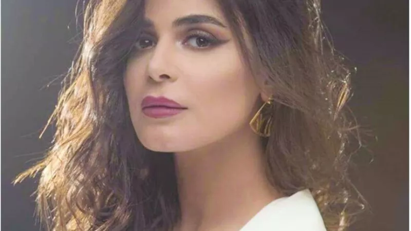 رانيا منصور بإطلالة مثيرة على 