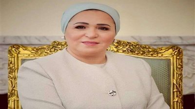 قرينة الرئيس السيسي تعبر عن سعادتها بمشاهدة عروض مبهرة على مسرح شباب العالم