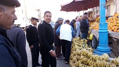 مجلس مدينة مرسى مطروح يشن حملة مكبرة علي الباعة الجائلين بوسط المدينة