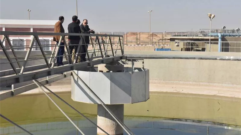 محافظ أسيوط يتفقد محطة معالجة مشروع صرف صحي 