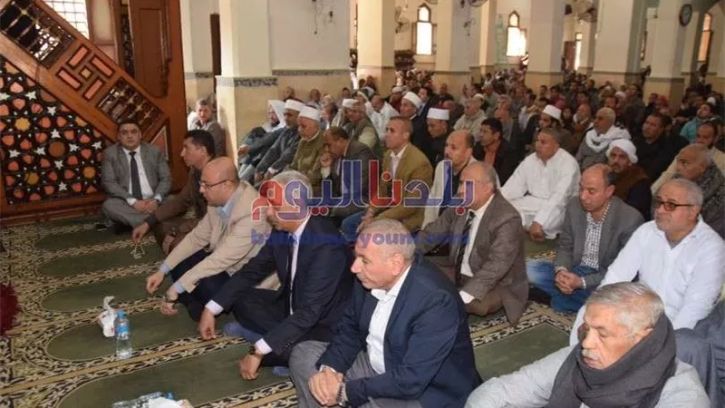 محافظ بني سويف يؤدي صلاة الجمعة في مسجد عثمان بن عفان بسمسطا
