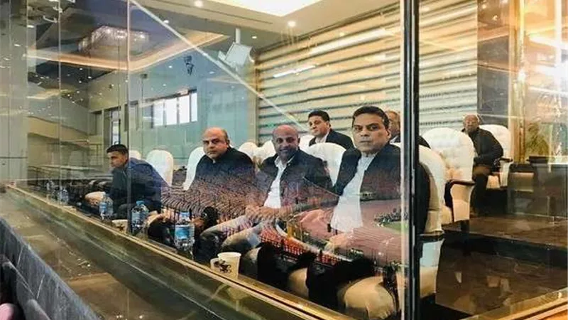 حسام البدري يشاهد لقاء الزمالك وسموحة من استاد القاهرة