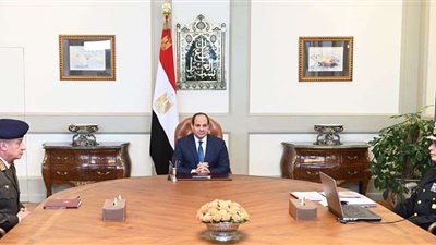 السيسي يستعرض مع وزير الدفاع إجراءات القوات المسلحة لحماية الحدود المصرية