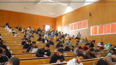 جولة لتفقد لجان الامتحانات بهذه الكليات فى جامعة جنوب الوادي