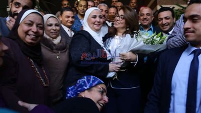 وسط فرحة عارمة.. غادة والي تستقبل الوزيرة الجديدة بـ