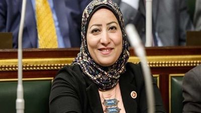 برلمانية تطالب وزير البترول بحل مشاكل شركة أوفر سيز مع المواطنين