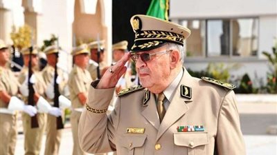 الجزائر تعلن الحداد الوطني لمدة 3 أيام بعد وفاة رئيس الأركان
