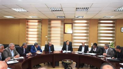 محافظ الشرقية يجتمع بممثلي شركات الغاز الطبيعي لدفع عجلة العمل