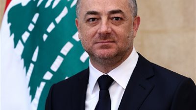 تعليق ناري من وزير الدفاع اللبناني بشأن استهداف سوريا عبر مطارات بلاده