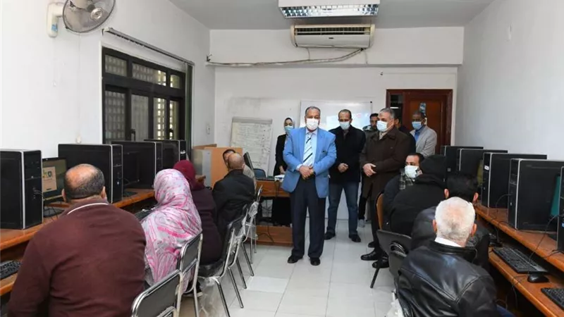 سكرتير المحافظة يتابع الدورة التدريبية لـ تعلم أساسيات التحول الرقمي بقنا