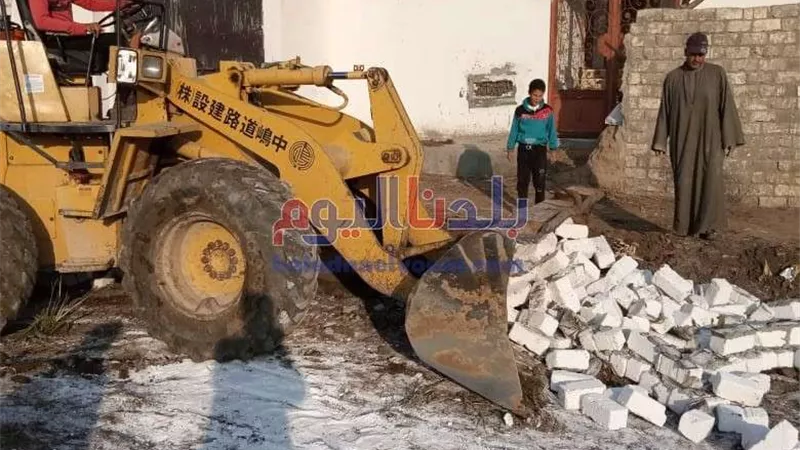 حملة لإزالة ٣ تعديات على الاراضي الزراعية بالبحيرة