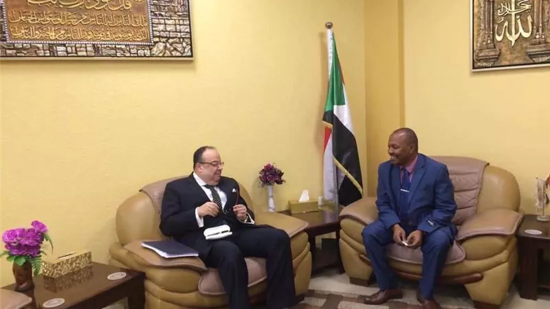 السفير المصري في الخرطوم يلتقي بوزير الثروة الحيوانية السوداني
