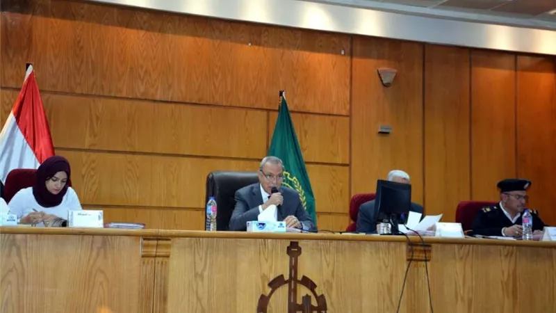 محافظ القليوبية: تخصيص خط ساخن لمنظومة النظافة