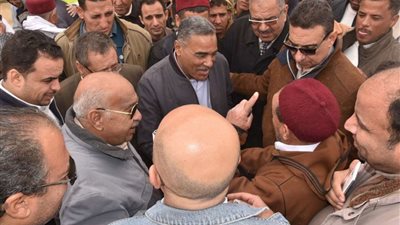 محافظ مطروح يبحث مطالب 