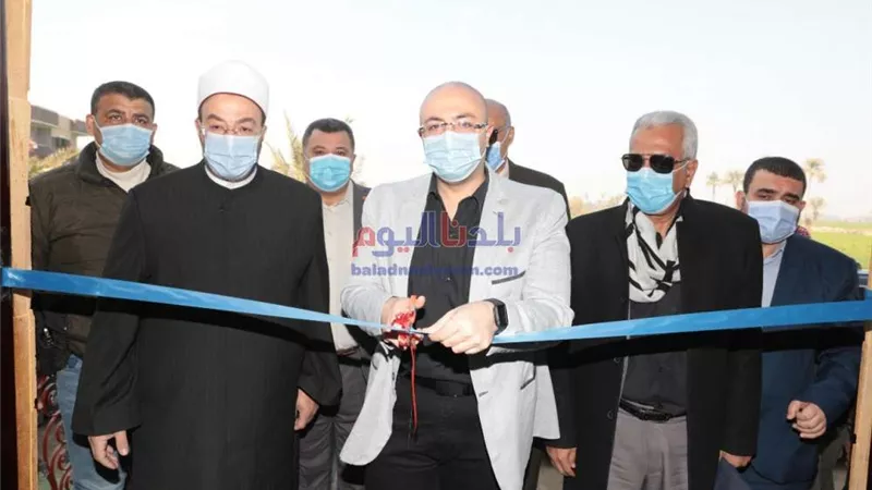 بعد افتتاحه.. محافظ بني سويف يؤدي صلاة الجمعة في مسجد النور البحري بقرية إهوة