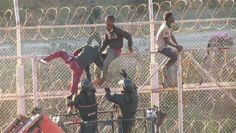 وزير الداخلية النمساوي يعلن تكثيف الجهود لحماية الحدود بسبب الهجرة الغير شرعية