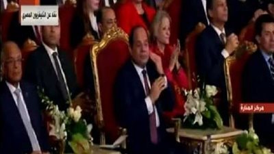 السيسي يبكي بعد عرض مسرحي لذوي الاحتياجات