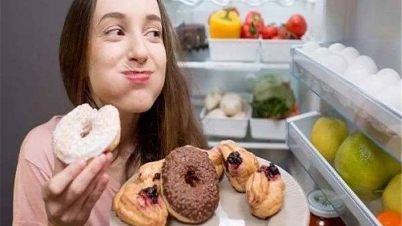 احذر.. تناول السكريات قبل النوم يسبب كوارث صحية