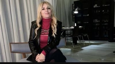 ما أجمل مشاعر الحب لولا غجريه الواقع.. ندى بسيوني تغازل متابعيها