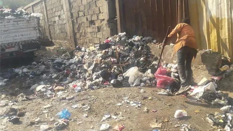 رفع وإزالة القمامة والمخلفات الصلبة ورفع مستوى كفاءة الطرق بمدينة فاقوس